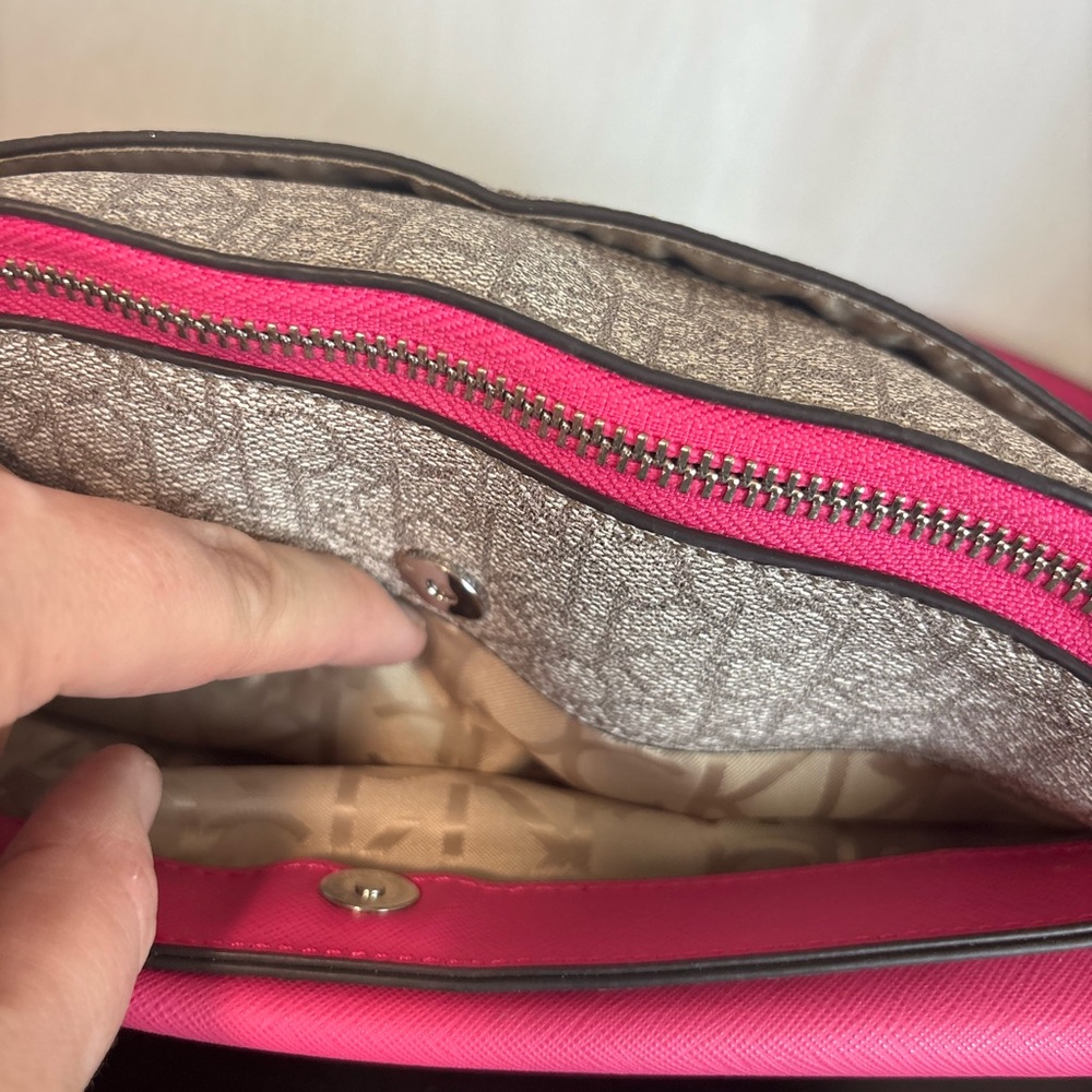 CALVIN KLEIN  Pink and Tan Crossbody Bag with Elegant Design - Picture 4 of 15